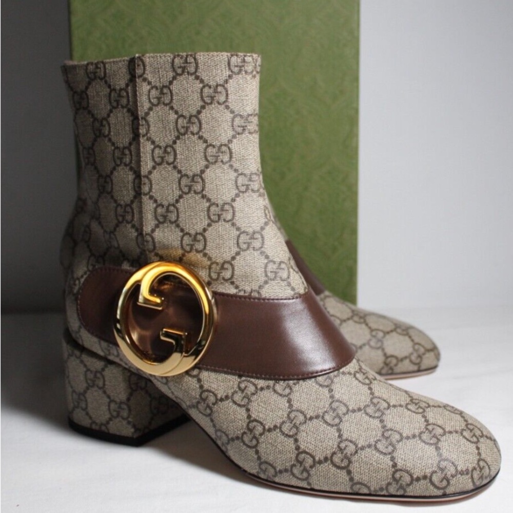 Gucci Cream and Brown Ankle Boots with Gold Buckle - Picture 3 of 10